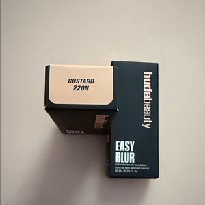 HUDA BEAUTY Easy Blur Foundation - Custard 220N 10ML (Mini)